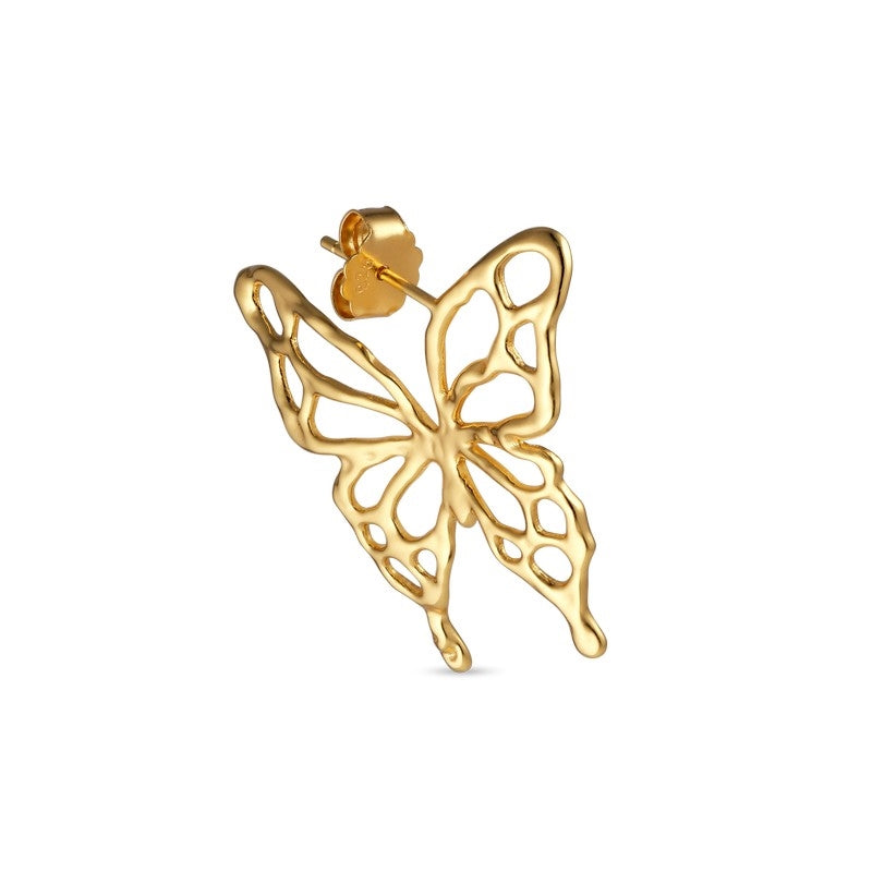 Butterfly ørering i 18 karat forgyldt sølv fra Jane Kønig med hulmønstret sommerfugleform fra B-Fly kollektionen.